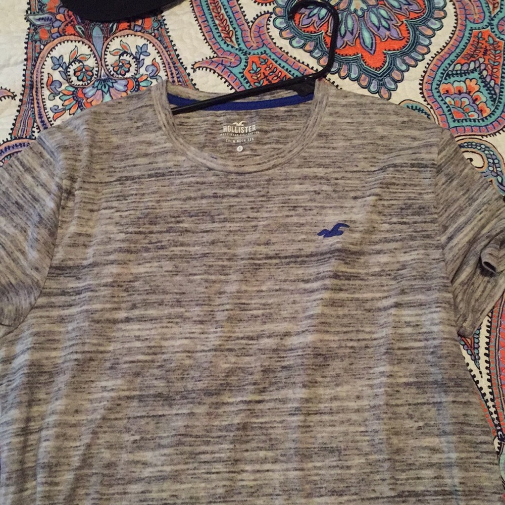 🔘Grey Hollister Tee 🔘